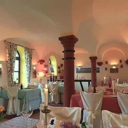 Hotel Weingewolbe 3*